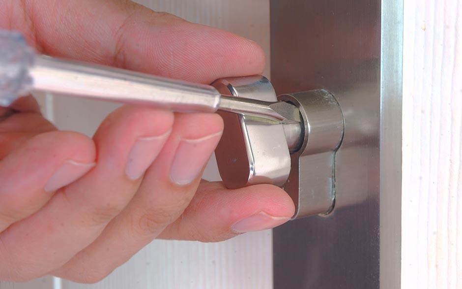 porte claquée serrurier La Queue-en-Brie