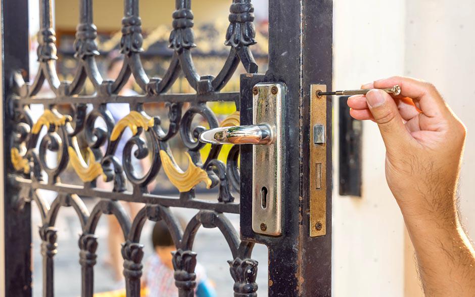 porte claquée serrurier La Queue-en-Brie